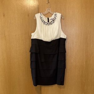 Luxe by Carmen Marc Valvo Black and White Dress - 24